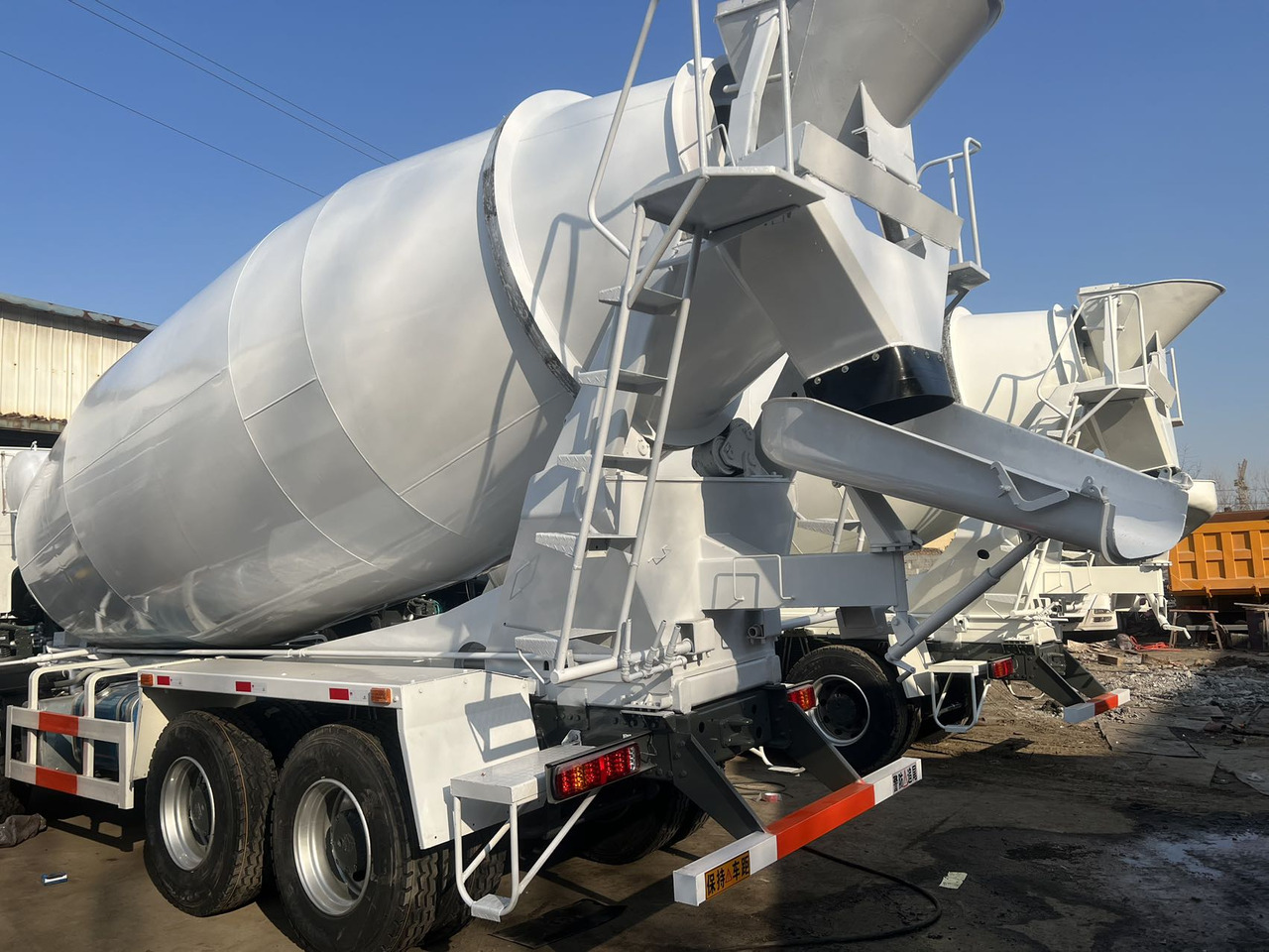 SINOTRUK HOWO 371 8X4 16 Cubic Meter SINOTRUK Howo Concrete Mixer Truck - Hormigonera: foto 5 SINOTRUK HOWO 371 8X4 16 Cubic Meter SINOTRUK Howo Concrete Mixer Truck - Hormigonera: foto 5