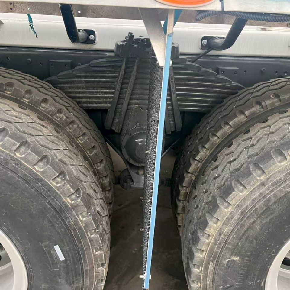 SINOTRUK TX350 Euro 5 STAGE 5 TIER FIVE - Camión hormigonera: foto 5 SINOTRUK TX350 Euro 5 STAGE 5 TIER FIVE - Camión hormigonera: foto 5