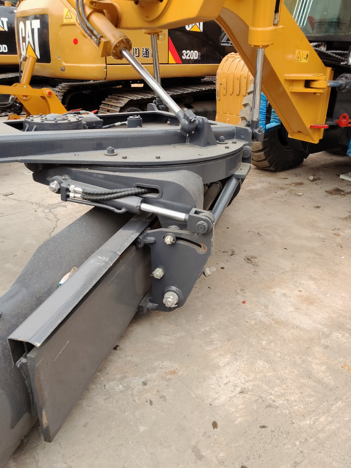 XCMG GR2153 GR 2153 GR 180 WITH RIPPER - Grader: foto 4 XCMG GR2153 GR 2153 GR 180 WITH RIPPER - Grader: foto 4