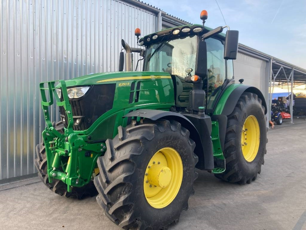 John Deere 6250 R - Tractor: foto 1 John Deere 6250 R - Tractor: foto 1
