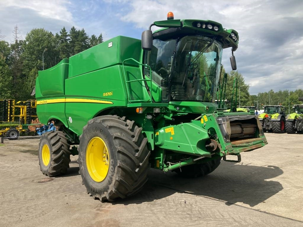 John Deere S 670 i - Cosechadora de granos: foto 1 John Deere S 670 i - Cosechadora de granos: foto 1