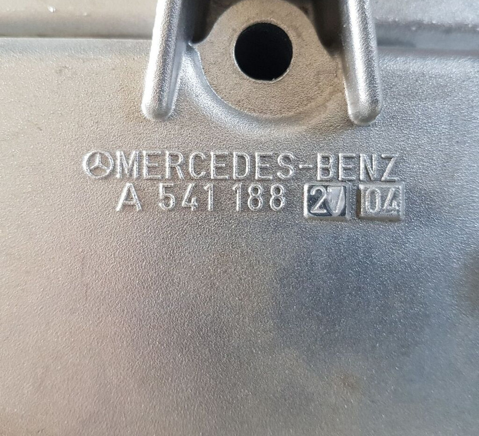 Mercedes-Benz A541 188 2704 Mercedes-Benz ACTROS - Enfriador de aceite para Camión: foto 1 Mercedes-Benz A541 188 2704 Mercedes-Benz ACTROS - Enfriador de aceite para Camión: foto 1