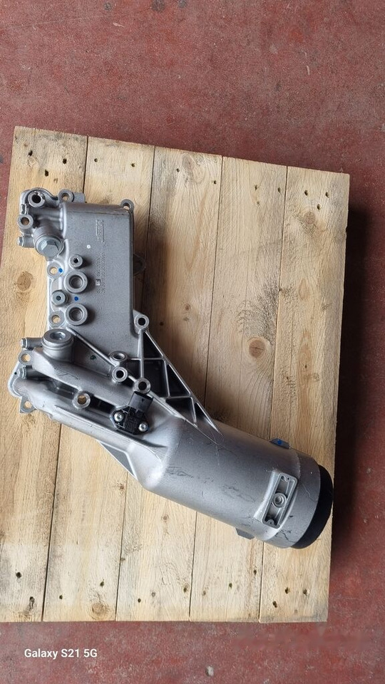 Mercedes-Benz OIL COOLER A 4571803110 Mercedes-Benz - Enfriador de aceite para Camión: foto 1 Mercedes-Benz OIL COOLER A 4571803110 Mercedes-Benz - Enfriador de aceite para Camión: foto 1