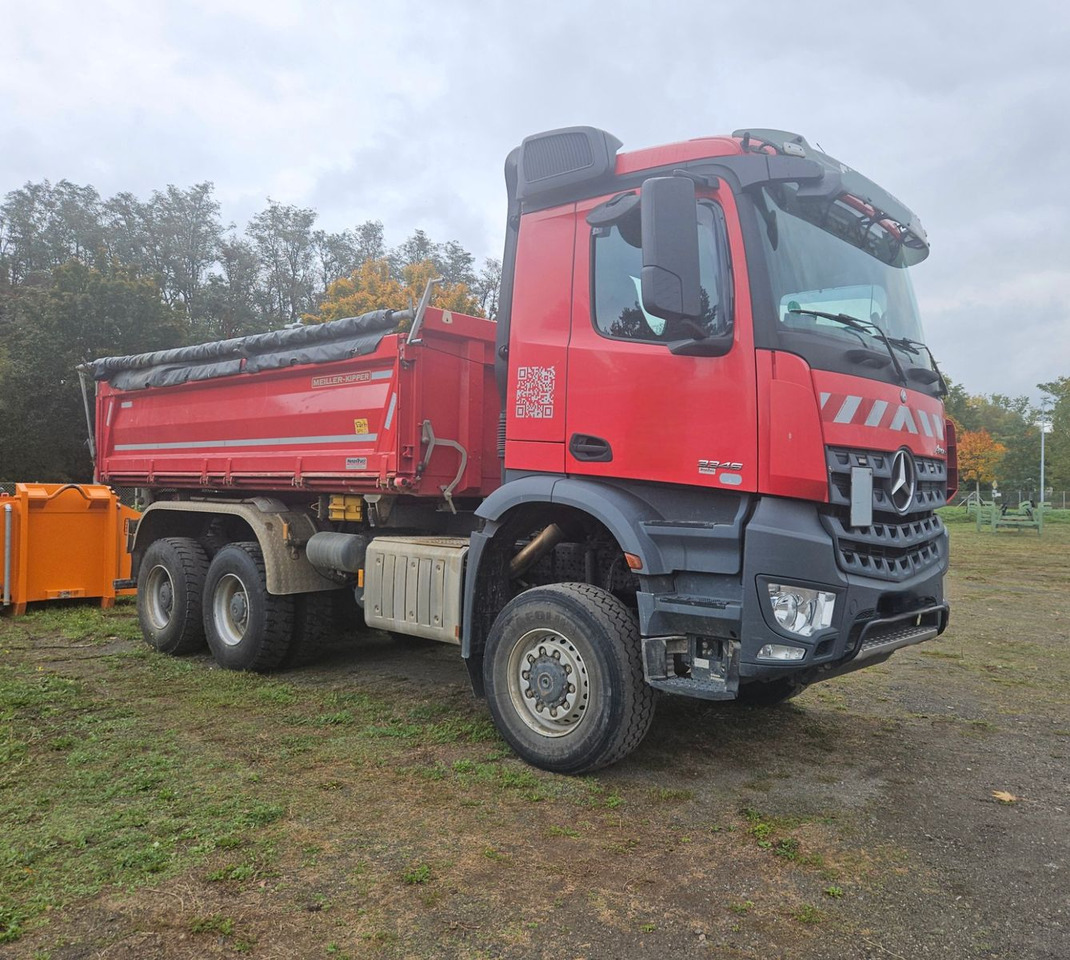 Mercedes-Benz Arocs 3346 6x6 Dreiseitenkipper mit Bordmatik - Camión volquete: foto 4 Mercedes-Benz Arocs 3346 6x6 Dreiseitenkipper mit Bordmatik - Camión volquete: foto 4