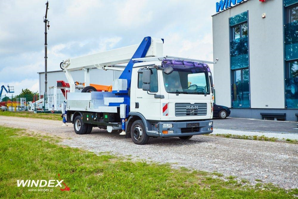 Wumag WT 300 - Camión con plataforma elevadora: foto 1 Wumag WT 300 - Camión con plataforma elevadora: foto 1
