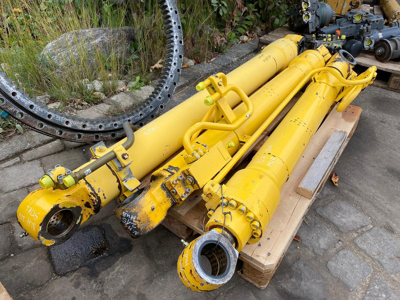 Holland E 215 - Cilindro hidráulico para Maquinaria de construcción: foto 4 Holland E 215 - Cilindro hidráulico para Maquinaria de construcción: foto 4