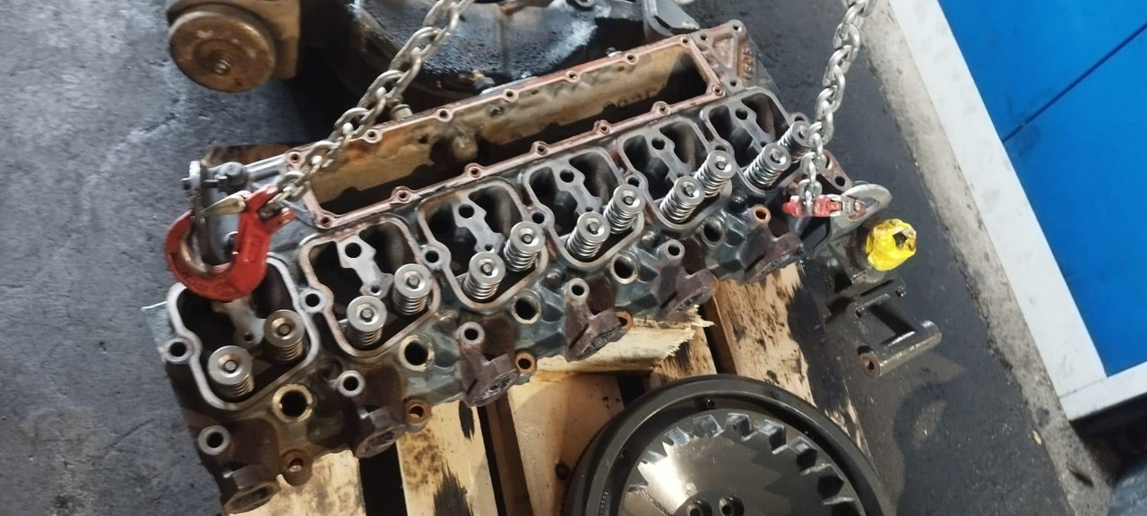 Komatsu SAA6D102E-2 - Motor para Maquinaria de construcción: foto 3 Komatsu SAA6D102E-2 - Motor para Maquinaria de construcción: foto 3