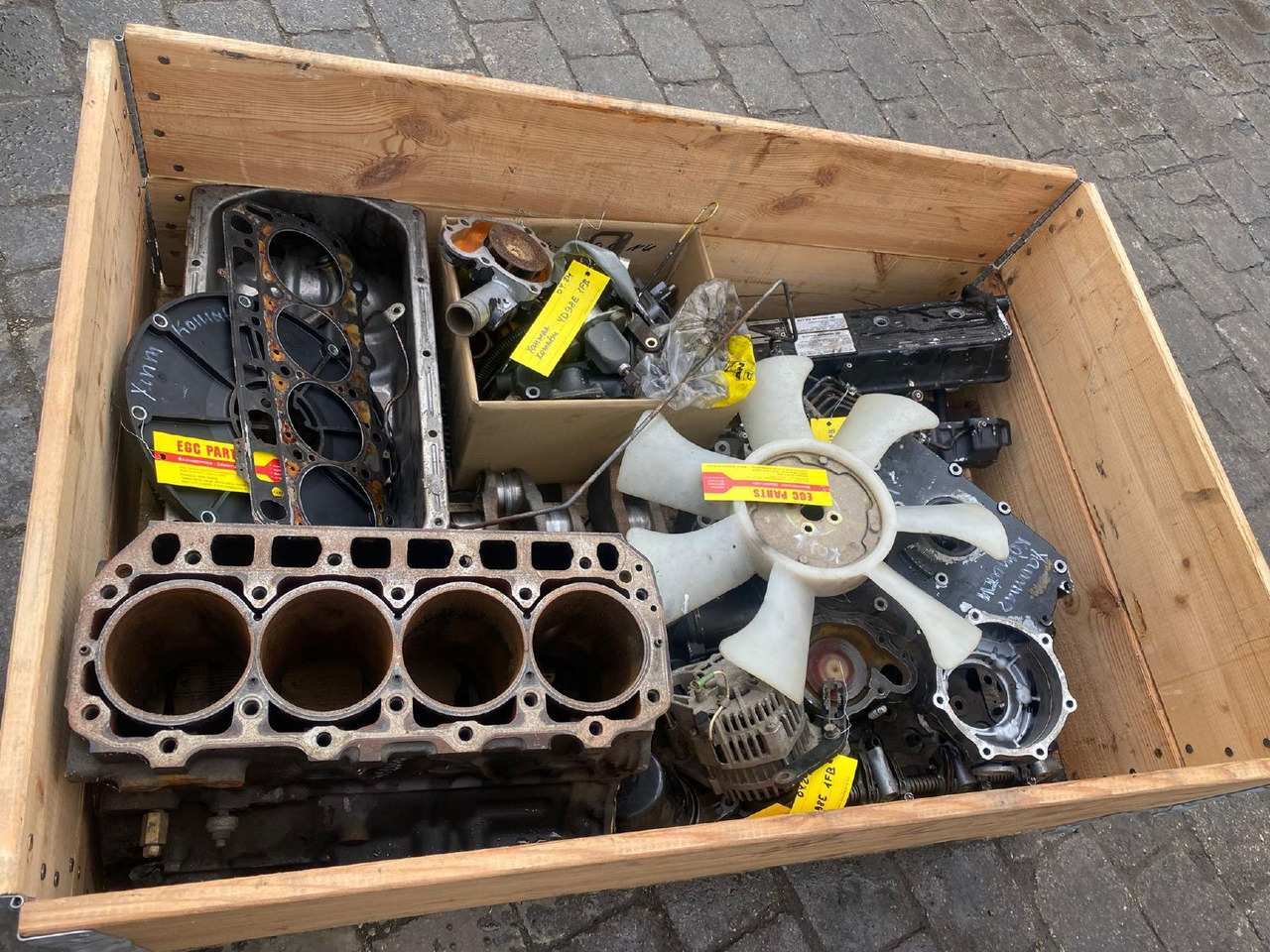 Komatsu Yanmar 4D98 E - Motor y piezas para Maquinaria de construcción: foto 1 Komatsu Yanmar 4D98 E - Motor y piezas para Maquinaria de construcción: foto 1