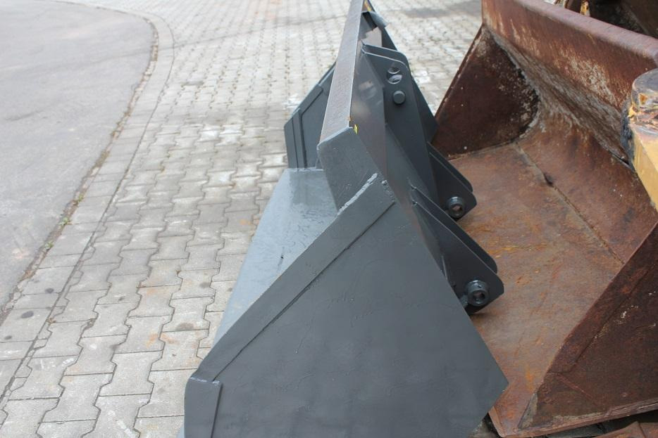 Kramer 412 - Cazo cargador para Maquinaria de construcción: foto 3 Kramer 412 - Cazo cargador para Maquinaria de construcción: foto 3