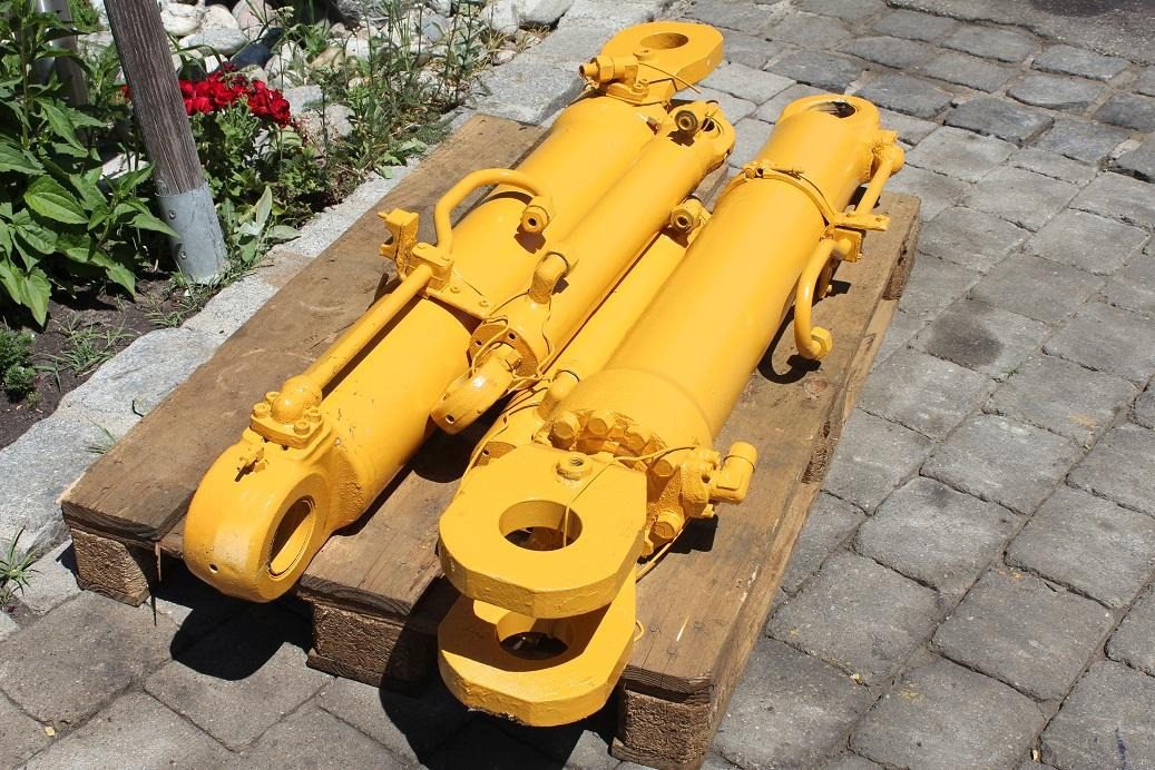 Liebherr L 544 - Cilindro hidráulico para Maquinaria de construcción: foto 2 Liebherr L 544 - Cilindro hidráulico para Maquinaria de construcción: foto 2