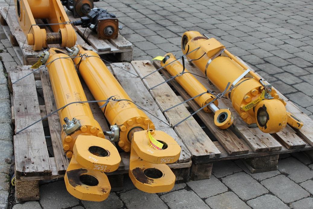 Liebherr L 556 - Cilindro hidráulico para Maquinaria de construcción: foto 2 Liebherr L 556 - Cilindro hidráulico para Maquinaria de construcción: foto 2