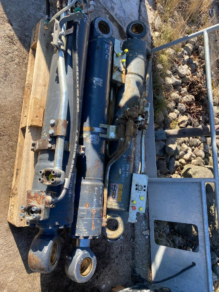 Liebherr R 924 C - Cilindro hidráulico para Maquinaria de construcción: foto 3 Liebherr R 924 C - Cilindro hidráulico para Maquinaria de construcción: foto 3