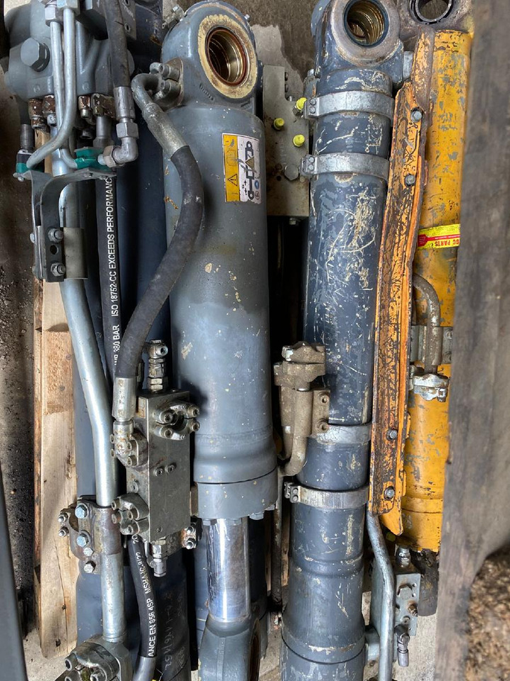 Liebherr R 924 C - Cilindro hidráulico para Maquinaria de construcción: foto 2 Liebherr R 924 C - Cilindro hidráulico para Maquinaria de construcción: foto 2