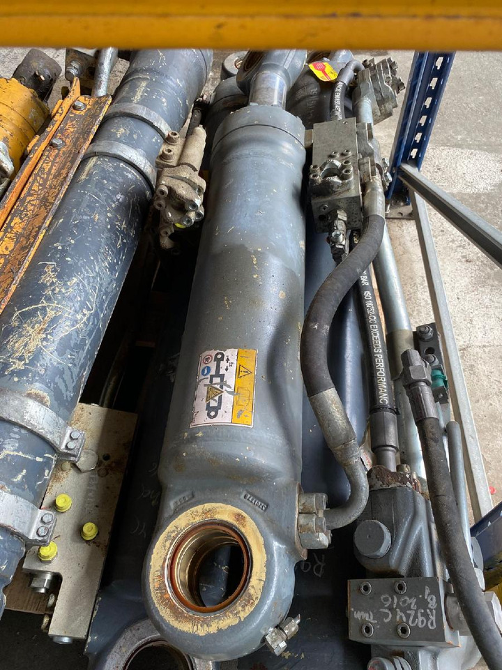 Liebherr R 924 C - Cilindro hidráulico para Maquinaria de construcción: foto 1 Liebherr R 924 C - Cilindro hidráulico para Maquinaria de construcción: foto 1