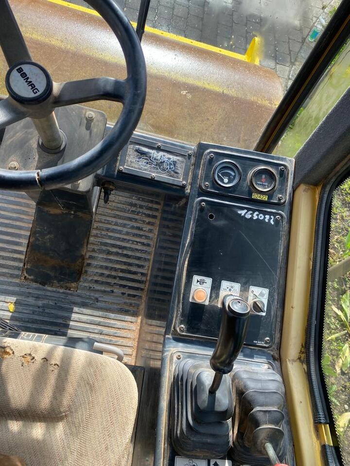 Mecalac 714 MW - Cabina para Maquinaria de construcción: foto 3 Mecalac 714 MW - Cabina para Maquinaria de construcción: foto 3