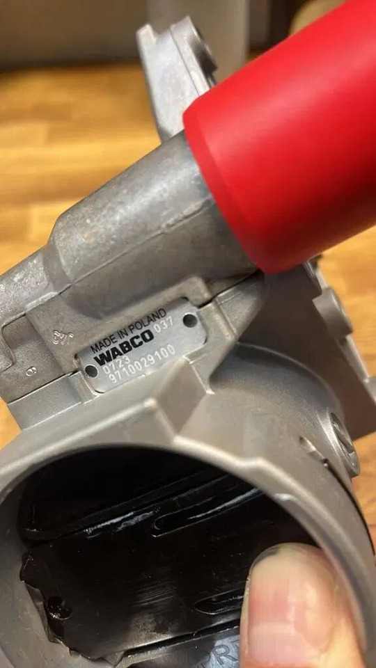 NOWY ZAWÓR PARKUJĄCO LUZUJĄCY WABCO 9710029100 - Válvula de freno para Camión: foto 2 NOWY ZAWÓR PARKUJĄCO LUZUJĄCY WABCO 9710029100 - Válvula de freno para Camión: foto 2