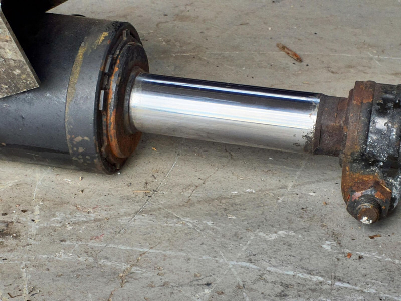 Faun ATF 45-3 steering cilinder left axle 3 - Cilindro hidráulico para Grúa: foto 5 Faun ATF 45-3 steering cilinder left axle 3 - Cilindro hidráulico para Grúa: foto 5