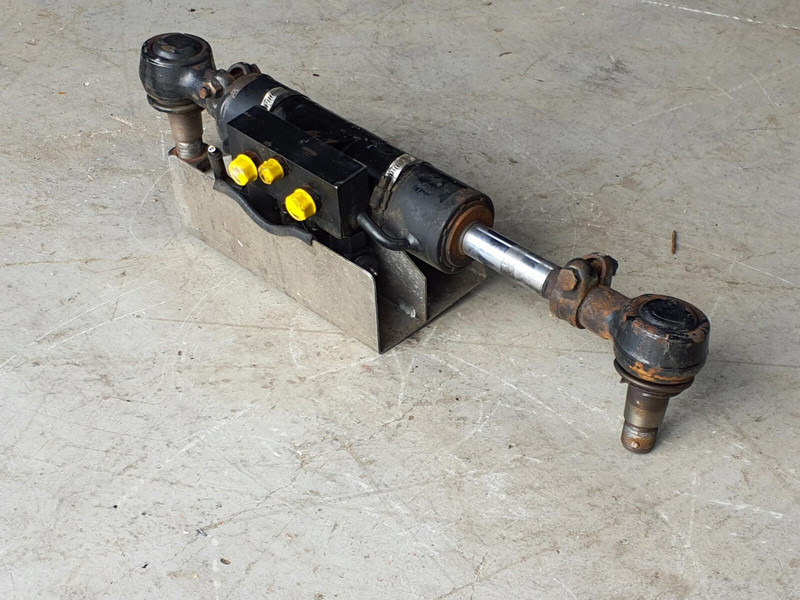Faun ATF 45-3 steering cilinder left axle 3 - Cilindro hidráulico para Grúa: foto 3 Faun ATF 45-3 steering cilinder left axle 3 - Cilindro hidráulico para Grúa: foto 3