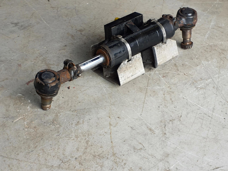 Faun ATF 45-3 steering cilinder left axle 3 - Cilindro hidráulico para Grúa: foto 1 Faun ATF 45-3 steering cilinder left axle 3 - Cilindro hidráulico para Grúa: foto 1