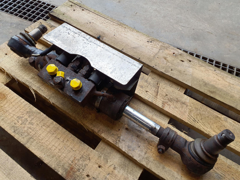 Faun ATF 45-3 steering cilinder right axle 3 - Cilindro hidráulico para Grúa: foto 2 Faun ATF 45-3 steering cilinder right axle 3 - Cilindro hidráulico para Grúa: foto 2