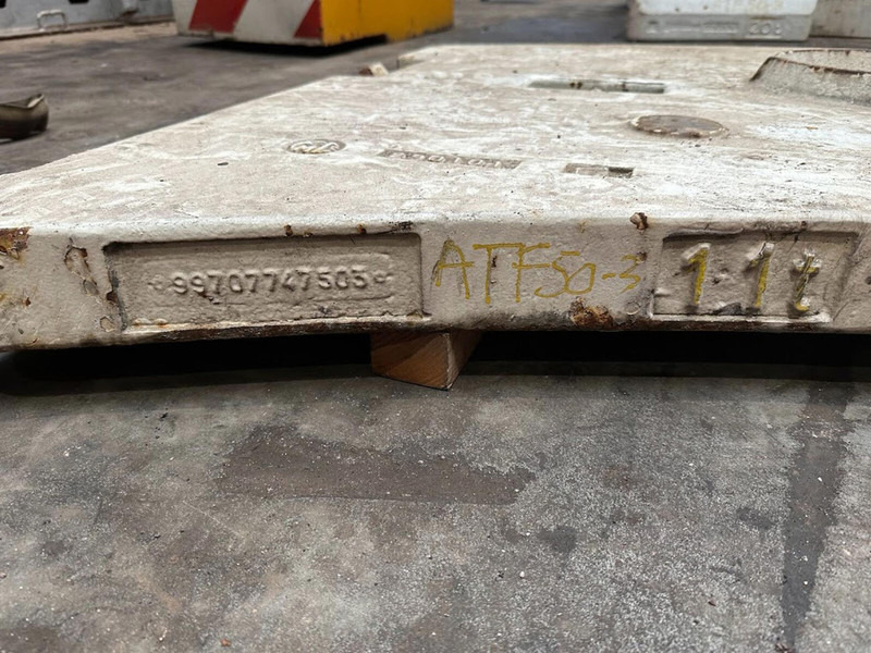 Faun ATF 50-3 counterweight 1,1 ton - Contrapeso para Maquinaria de construcción: foto 5 Faun ATF 50-3 counterweight 1,1 ton - Contrapeso para Maquinaria de construcción: foto 5