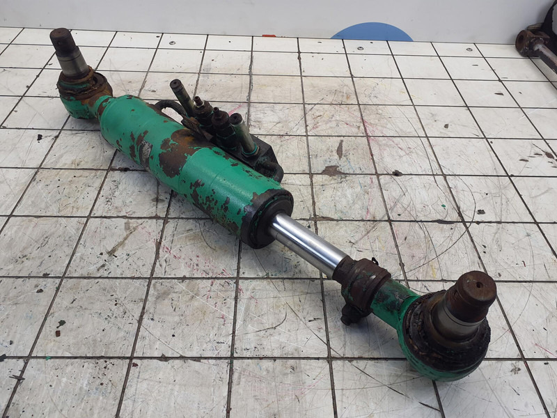 Faun ATF 60-3 axle 3 steering lock cylinder left side - Cilindro hidráulico para Grúa: foto 1 Faun ATF 60-3 axle 3 steering lock cylinder left side - Cilindro hidráulico para Grúa: foto 1