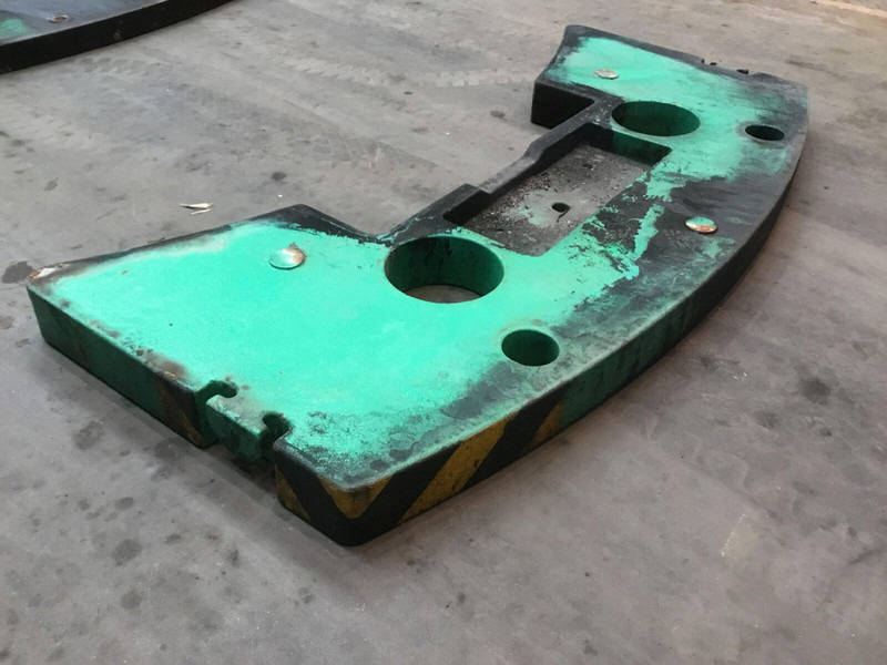Faun ATF 60-3 counterweight 2 ton - Contrapeso para Maquinaria de construcción: foto 3 Faun ATF 60-3 counterweight 2 ton - Contrapeso para Maquinaria de construcción: foto 3