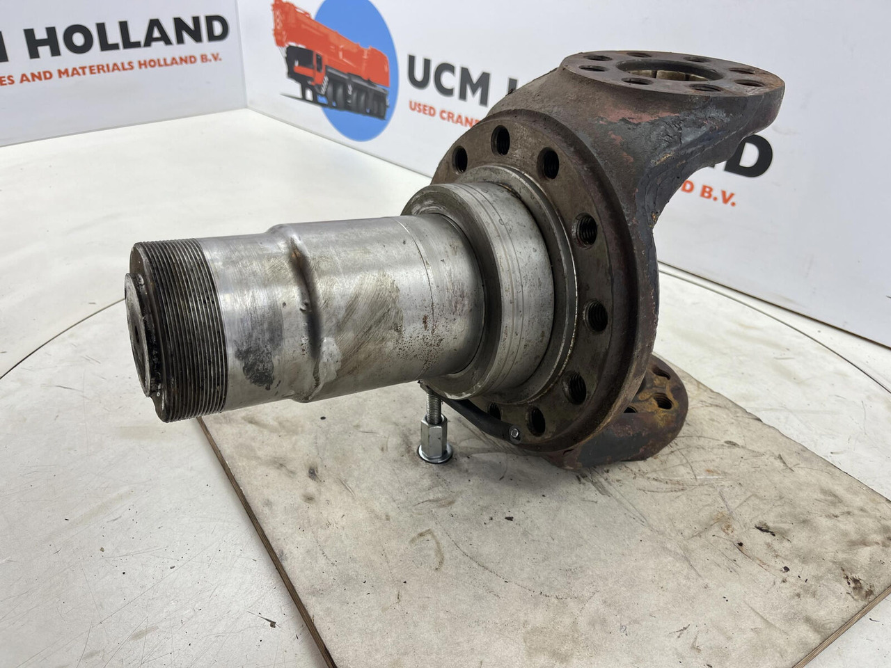 Gottwald Steering knuckle 12 holes axle 3 - Mangueta para Autogrúa: foto 1 Gottwald Steering knuckle 12 holes axle 3 - Mangueta para Autogrúa: foto 1