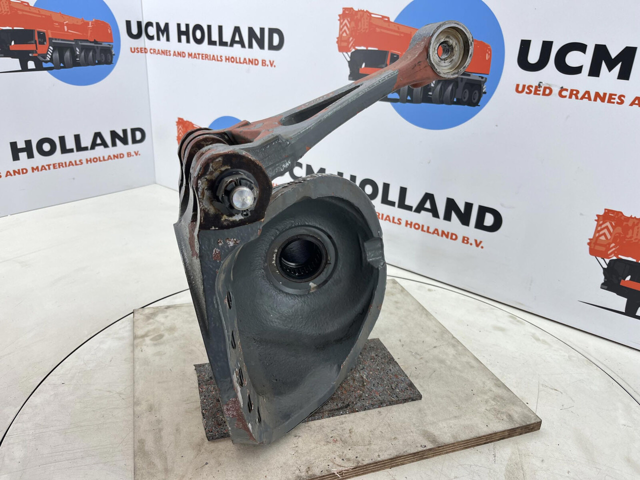 Grove GMK 3055 Steering knuckle 16 holes axle 1 right - Mangueta para Autogrúa: foto 5 Grove GMK 3055 Steering knuckle 16 holes axle 1 right - Mangueta para Autogrúa: foto 5