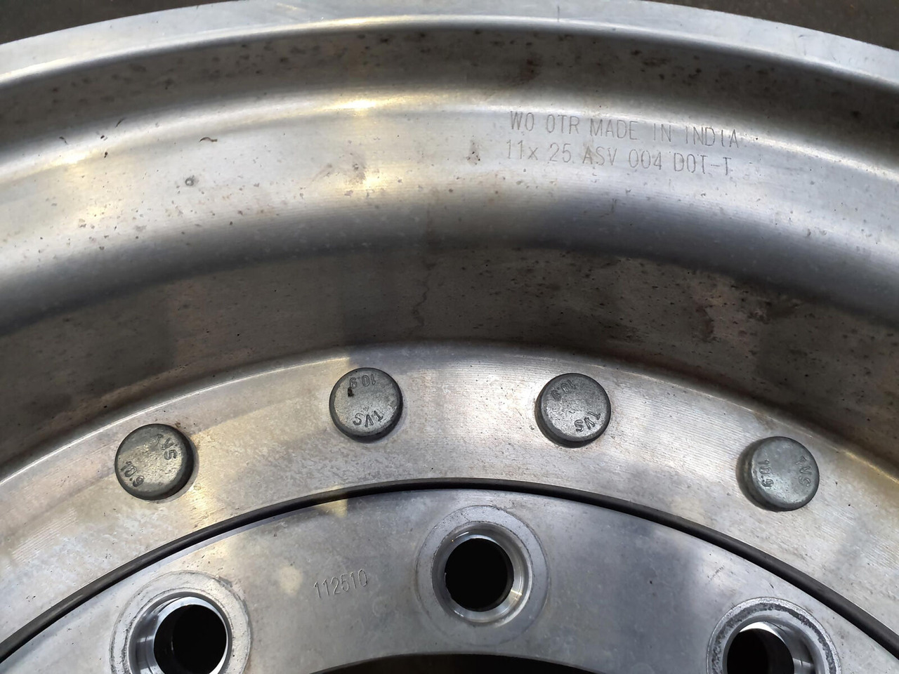 Grove Rim 445/95R25 12 13.3 2p Alu - Llanta para Grúa: foto 5 Grove Rim 445/95R25 12 13.3 2p Alu - Llanta para Grúa: foto 5