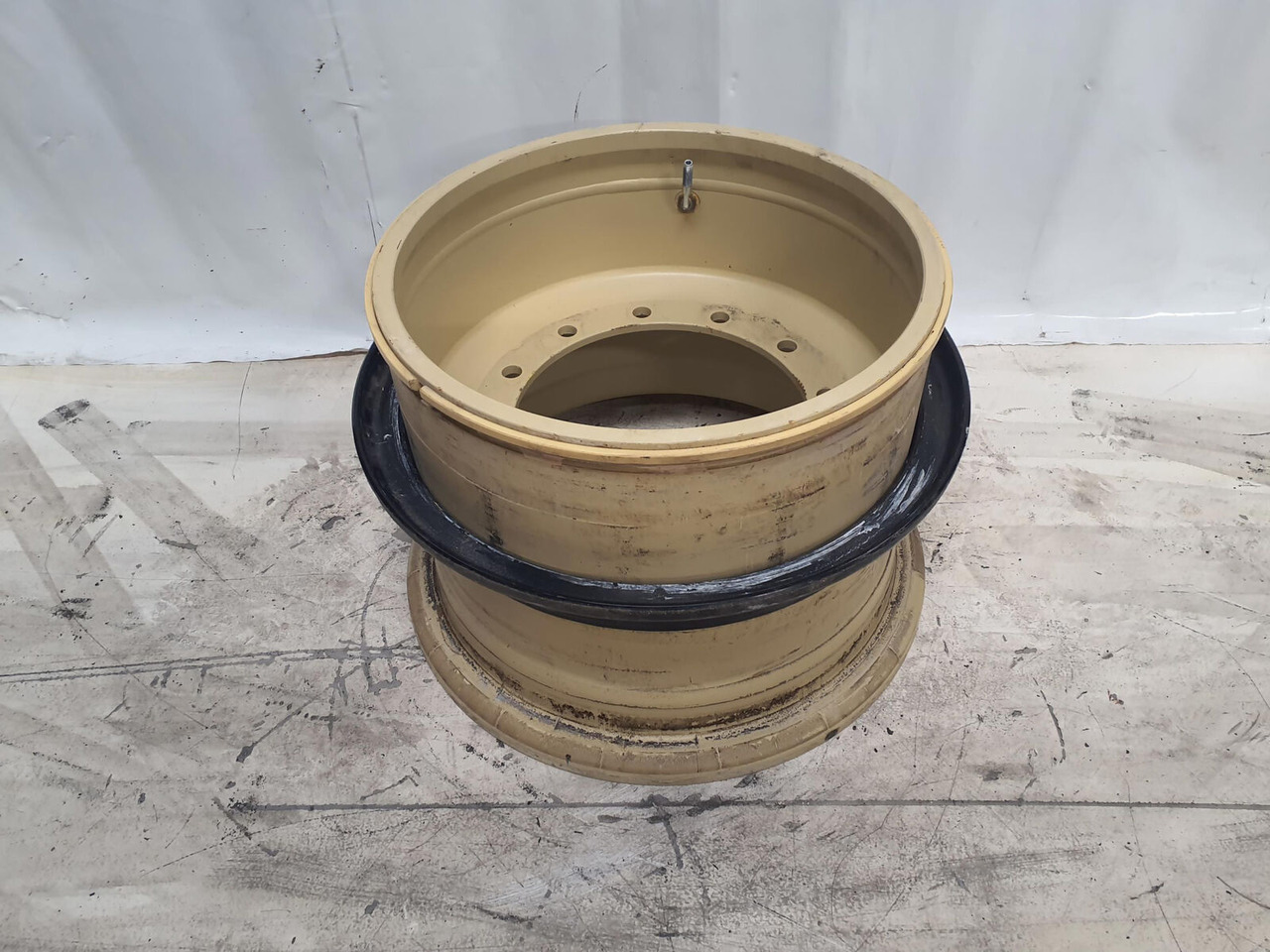 Grove Rim 525/80R25 12 20.5 3p - Llanta para Grúa: foto 1 Grove Rim 525/80R25 12 20.5 3p - Llanta para Grúa: foto 1