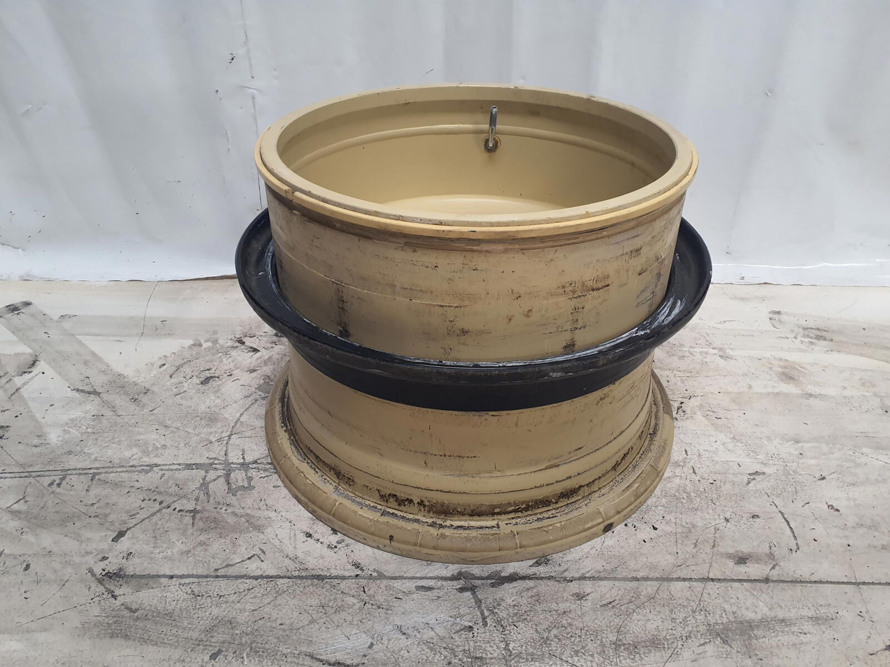 Grove Rim 525/80R25 12 20.5 3p - Llanta para Grúa: foto 3 Grove Rim 525/80R25 12 20.5 3p - Llanta para Grúa: foto 3