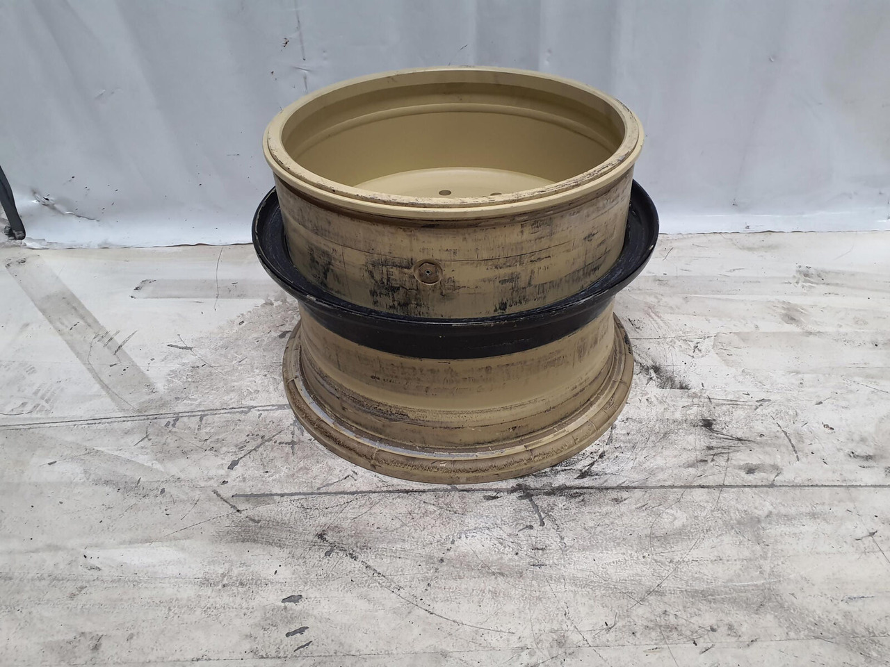 Grove Rim 525/80R25 12 20.5 3p - Llanta para Grúa: foto 3 Grove Rim 525/80R25 12 20.5 3p - Llanta para Grúa: foto 3