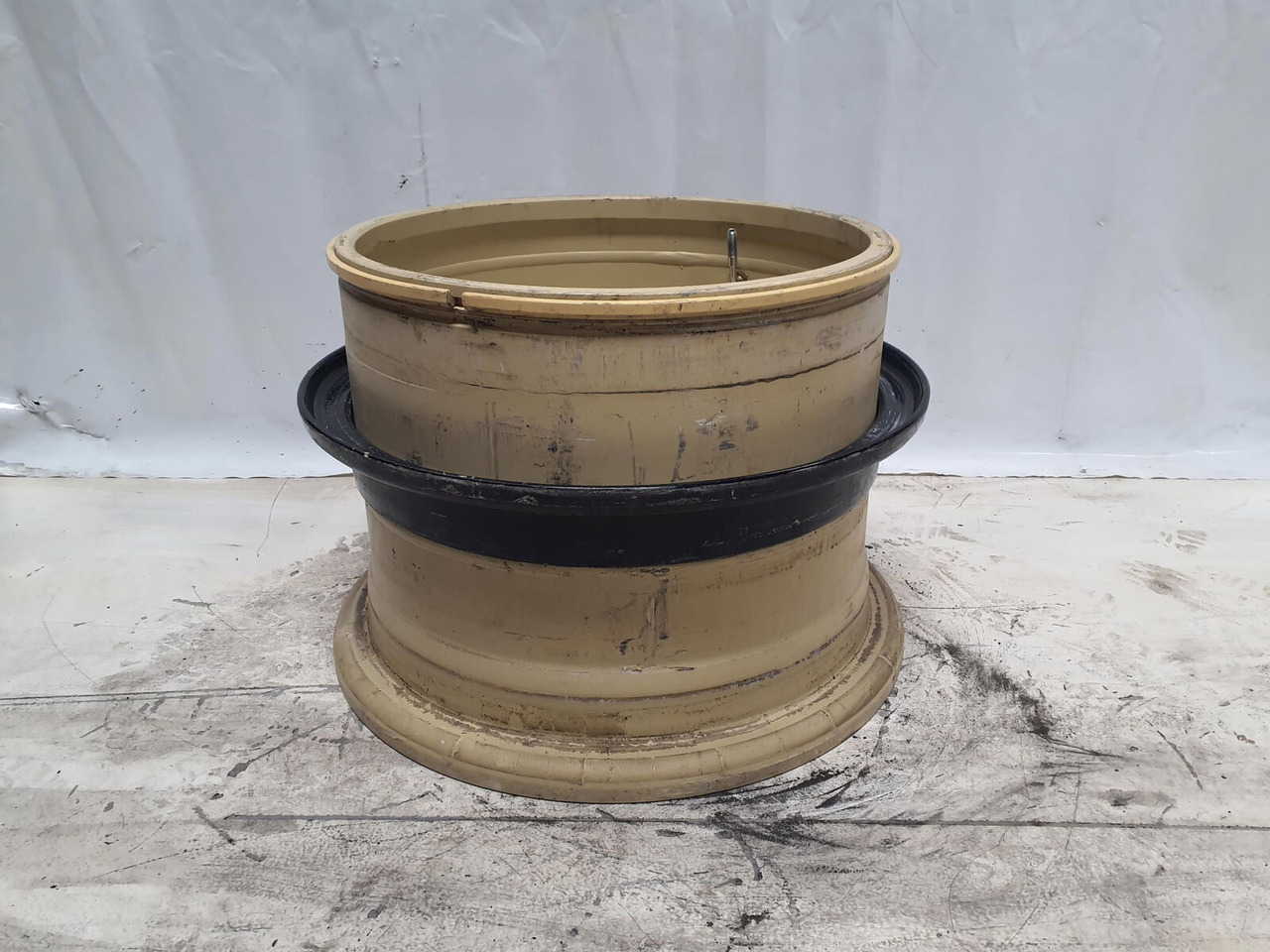 Grove Rim 525/80R25 12 20.5 3p - Llanta para Grúa: foto 3 Grove Rim 525/80R25 12 20.5 3p - Llanta para Grúa: foto 3