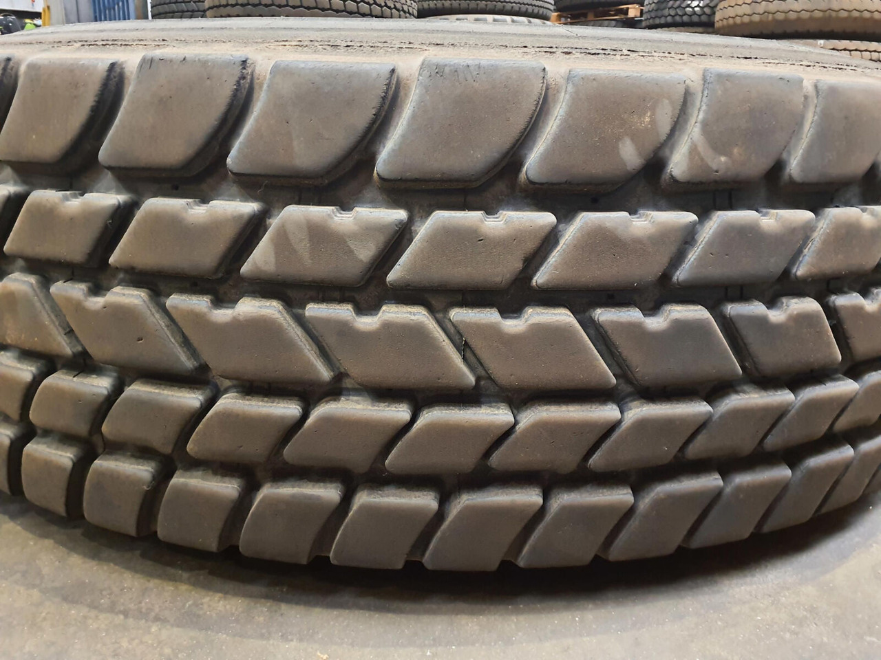 Grove Wheel 445/95R25 12 13.4 2p alu - Rueda completa para Grúa: foto 3 Grove Wheel 445/95R25 12 13.4 2p alu - Rueda completa para Grúa: foto 3