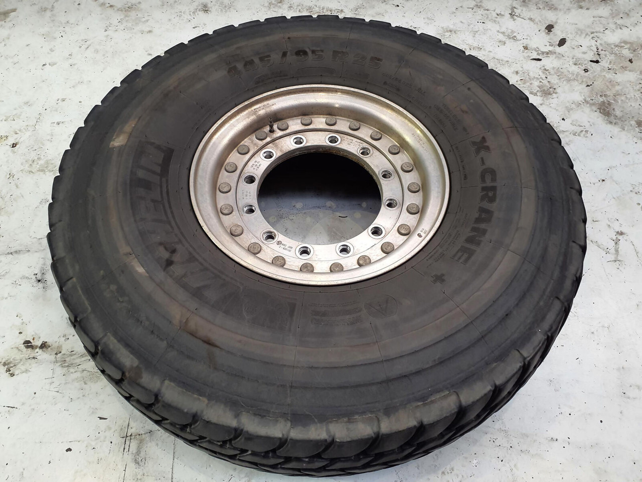 Grove Wheel 445/95R25 12 9 2p alu - Rueda completa para Grúa: foto 3 Grove Wheel 445/95R25 12 9 2p alu - Rueda completa para Grúa: foto 3