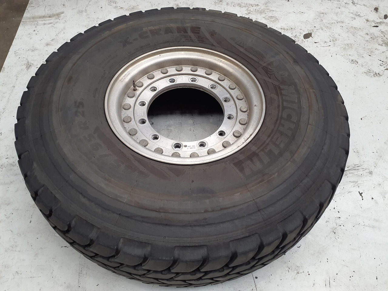 Grove Wheel 445/95R25 12 9 2p alu - Rueda completa para Grúa: foto 2 Grove Wheel 445/95R25 12 9 2p alu - Rueda completa para Grúa: foto 2