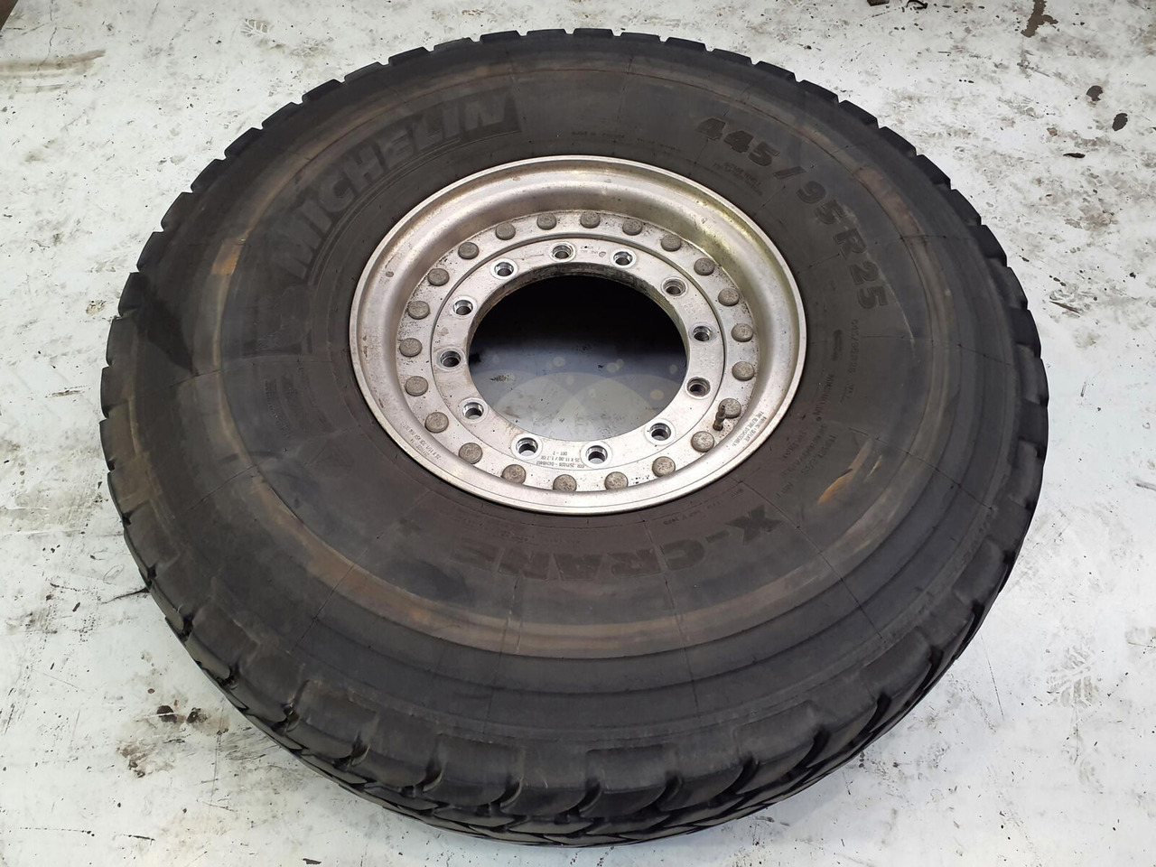 Grove Wheel 445/95R25 12 9 2p alu - Rueda completa para Grúa: foto 3 Grove Wheel 445/95R25 12 9 2p alu - Rueda completa para Grúa: foto 3