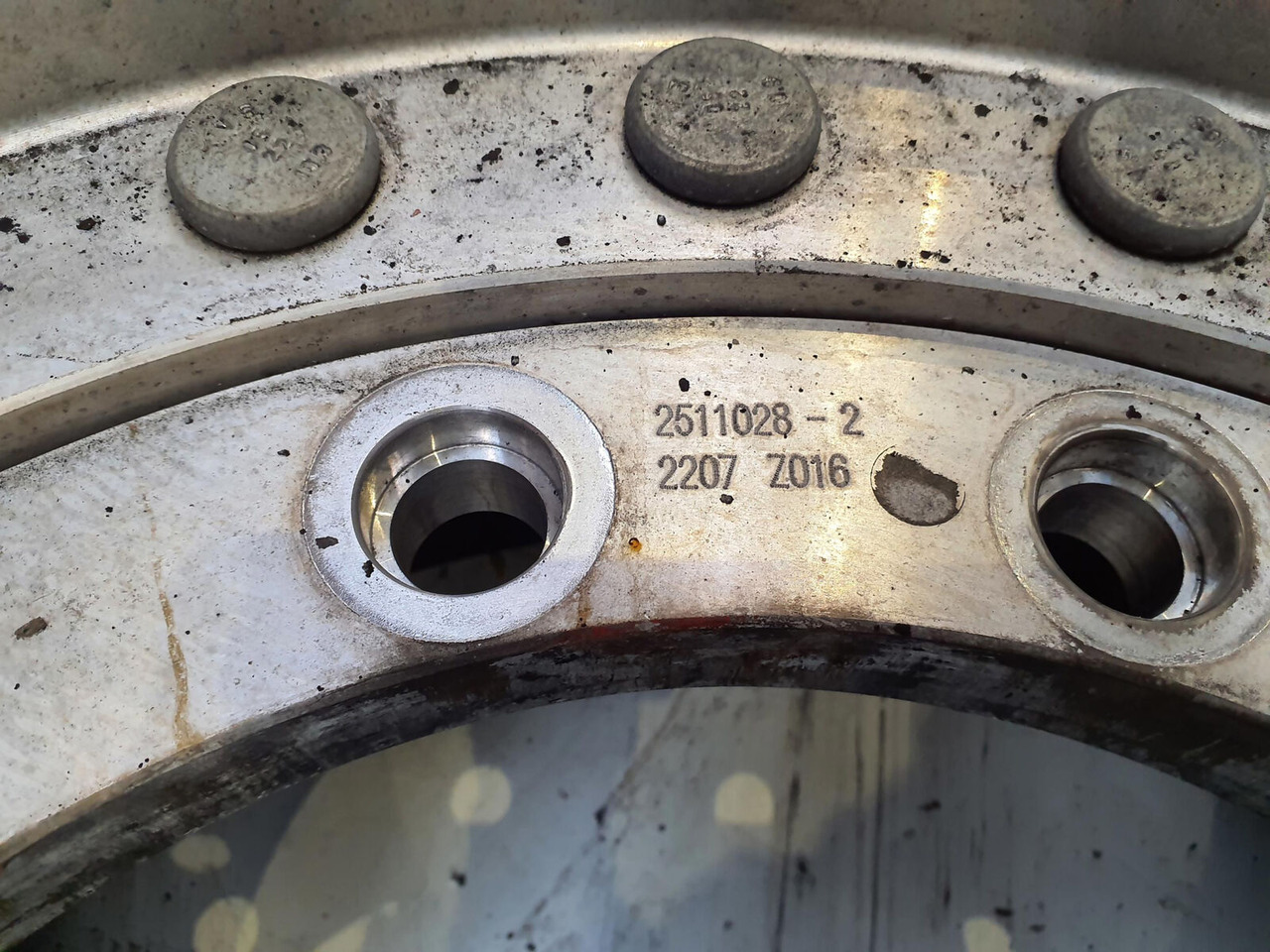 Grove Wheel 445/95R25 12 9 2p alu - Rueda completa para Grúa: foto 4 Grove Wheel 445/95R25 12 9 2p alu - Rueda completa para Grúa: foto 4