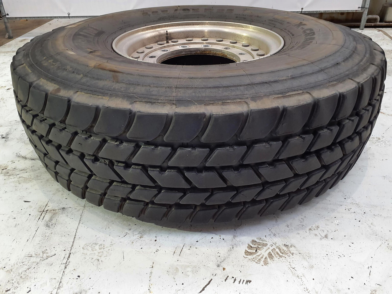 Grove Wheel 445/95R25 12 9 2p alu - Rueda completa para Grúa: foto 1 Grove Wheel 445/95R25 12 9 2p alu - Rueda completa para Grúa: foto 1