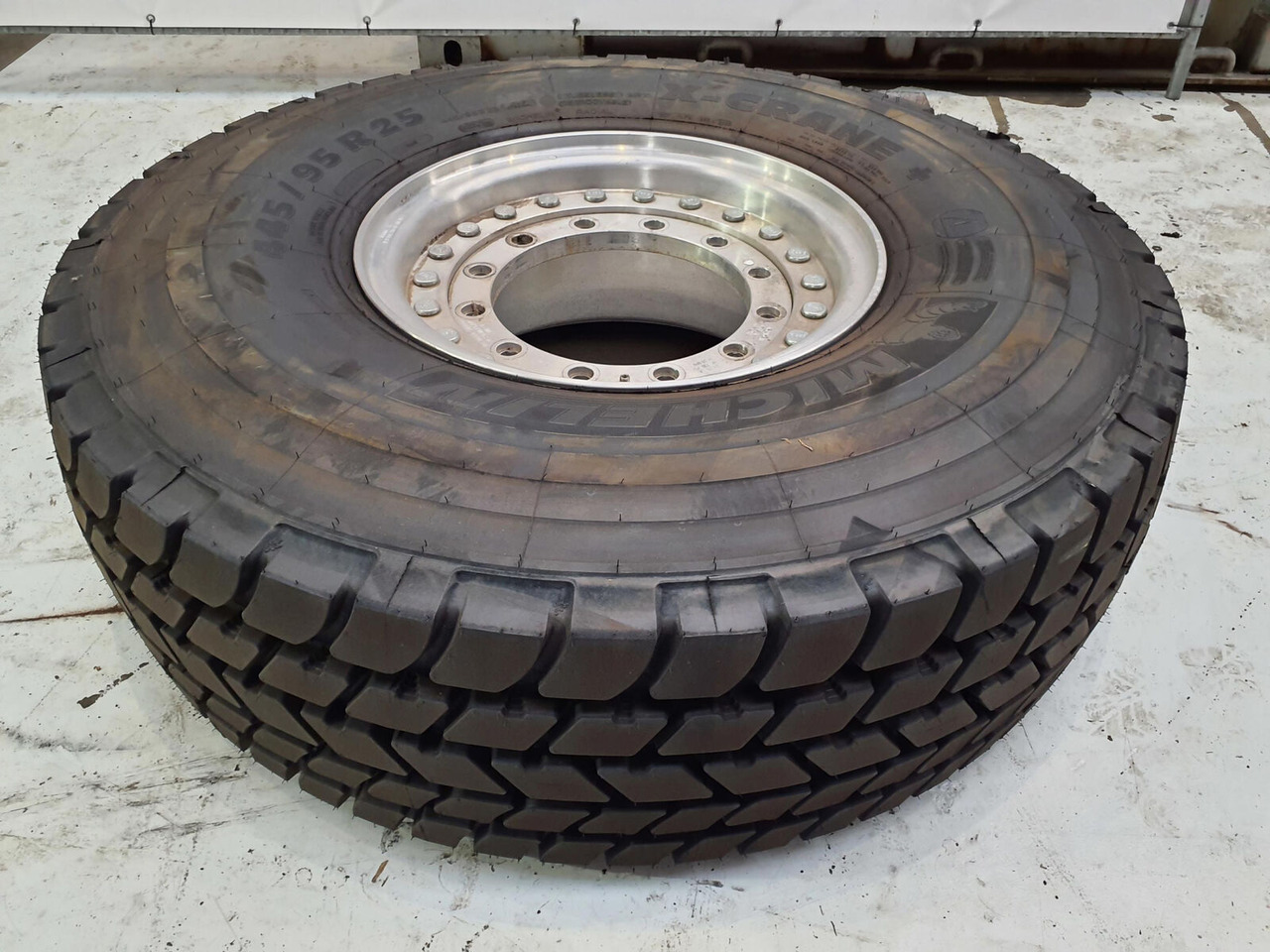Grove Wheel 445/95R25 12 9 2p alu - Rueda completa para Grúa: foto 2 Grove Wheel 445/95R25 12 9 2p alu - Rueda completa para Grúa: foto 2