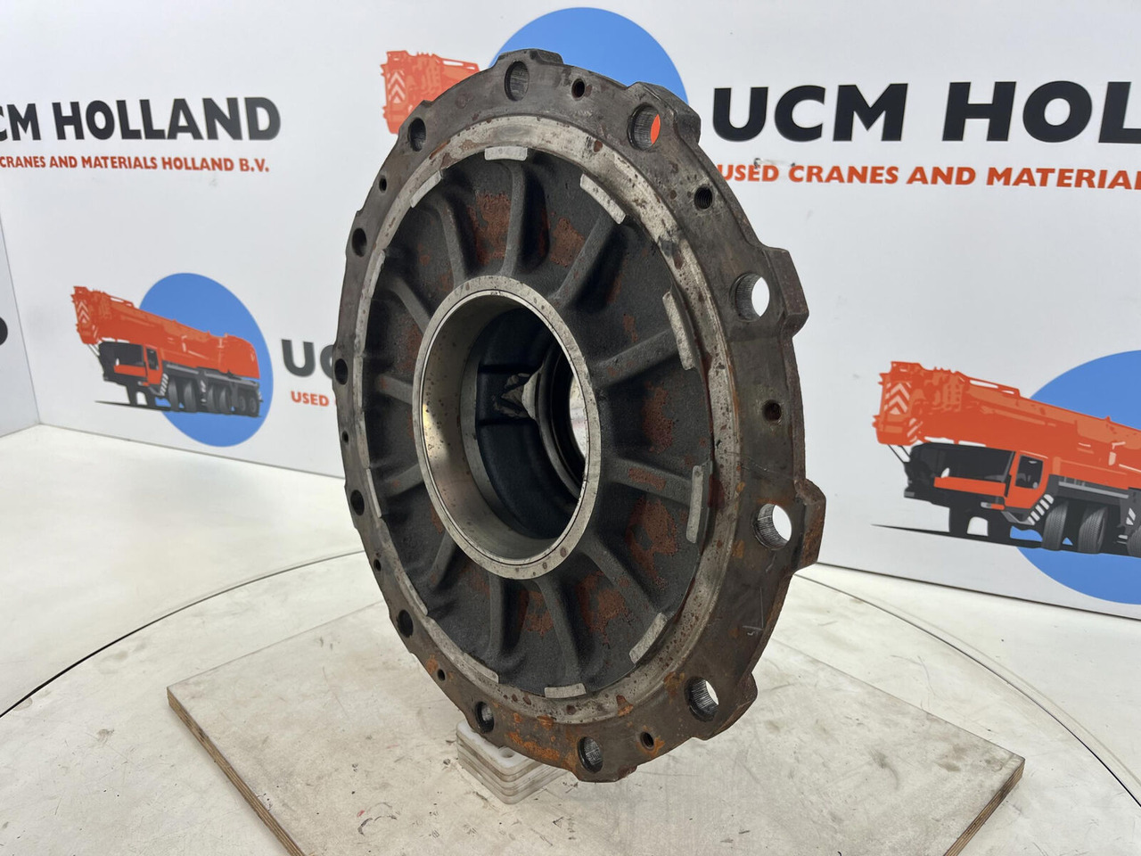Krupp KMK 3045 Megatrak wheel hub - Cubo para Grúa: foto 1 Krupp KMK 3045 Megatrak wheel hub - Cubo para Grúa: foto 1