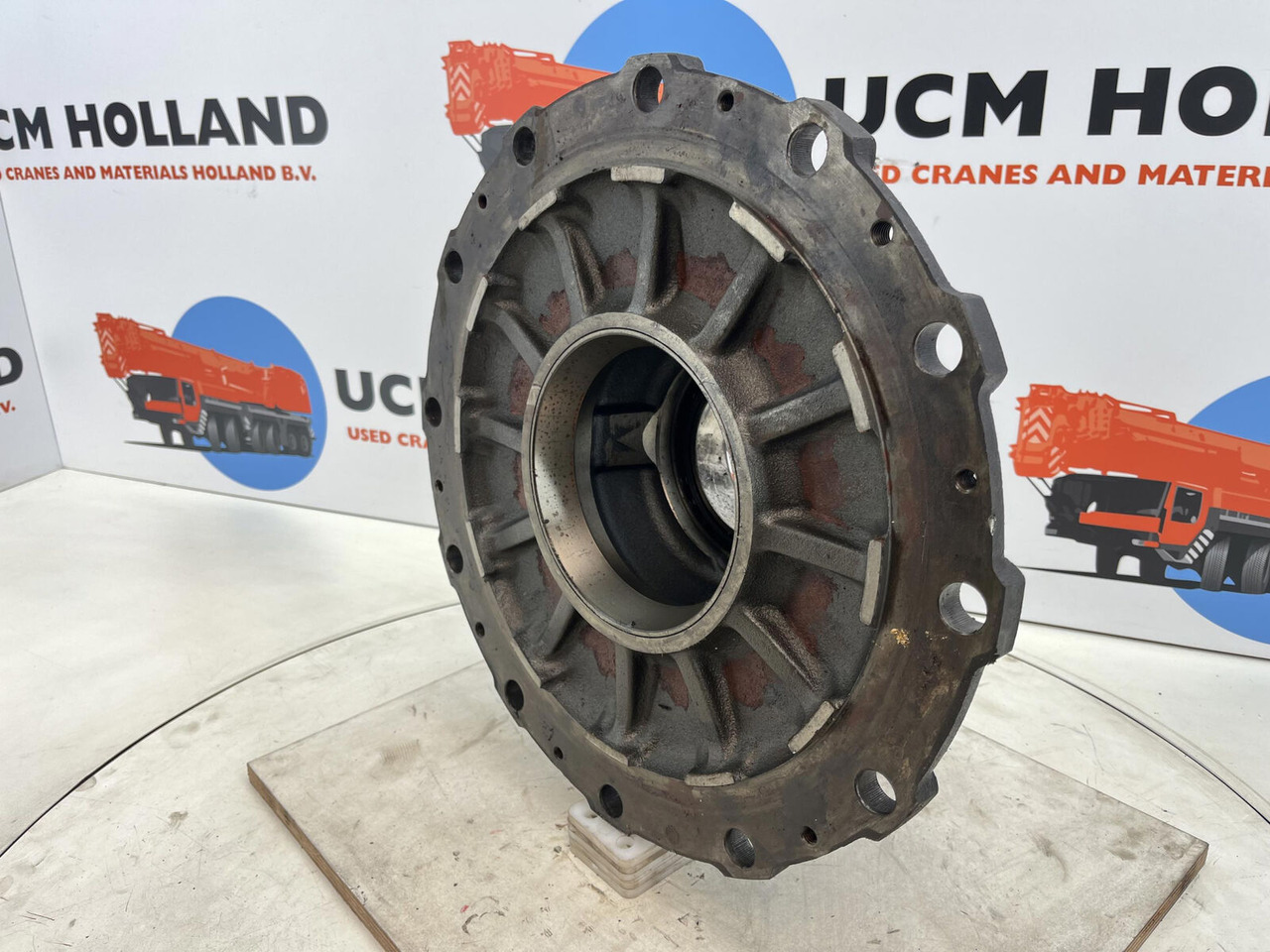 Krupp KMK 3045 Megatrak wheel hub - Cubo para Grúa: foto 1 Krupp KMK 3045 Megatrak wheel hub - Cubo para Grúa: foto 1