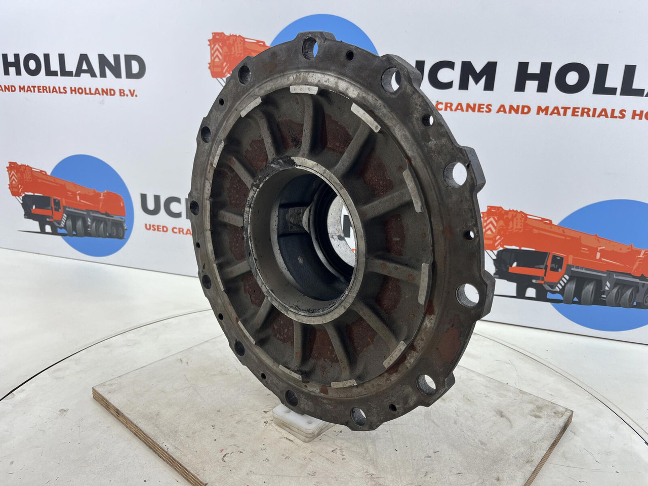 Krupp KMK 3045 Megatrak wheel hub - Cubo para Grúa: foto 1 Krupp KMK 3045 Megatrak wheel hub - Cubo para Grúa: foto 1