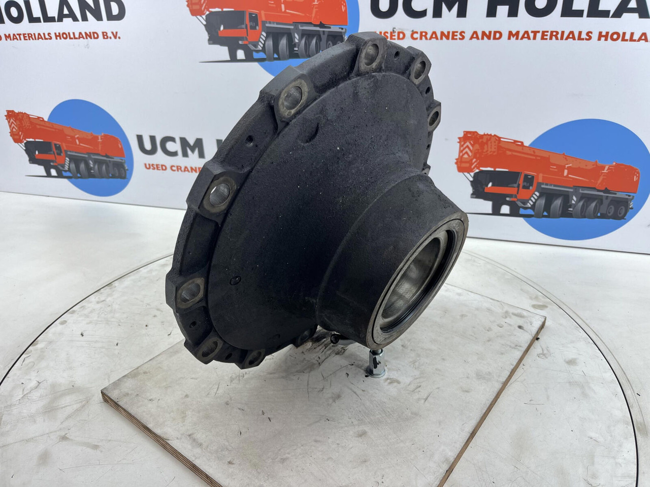 Krupp KMK 3045 Megatrak wheel hub - Cubo para Maquinaria de construcción: foto 4 Krupp KMK 3045 Megatrak wheel hub - Cubo para Maquinaria de construcción: foto 4