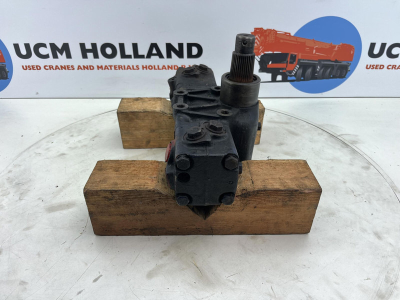 Krupp KMK 4070 steering box only for parts - Columna de dirección para Grúa: foto 4 Krupp KMK 4070 steering box only for parts - Columna de dirección para Grúa: foto 4