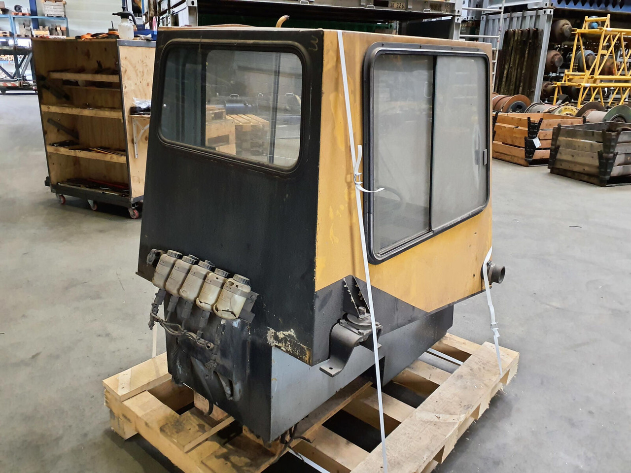 Liebherr LTM 1030 lower cabin - Cabina para Autogrúa: foto 4 Liebherr LTM 1030 lower cabin - Cabina para Autogrúa: foto 4