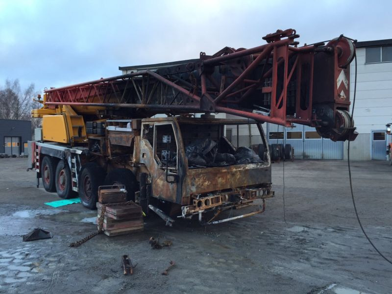 Grúa todo terreno Liebherr LTM 1060-2: foto 1