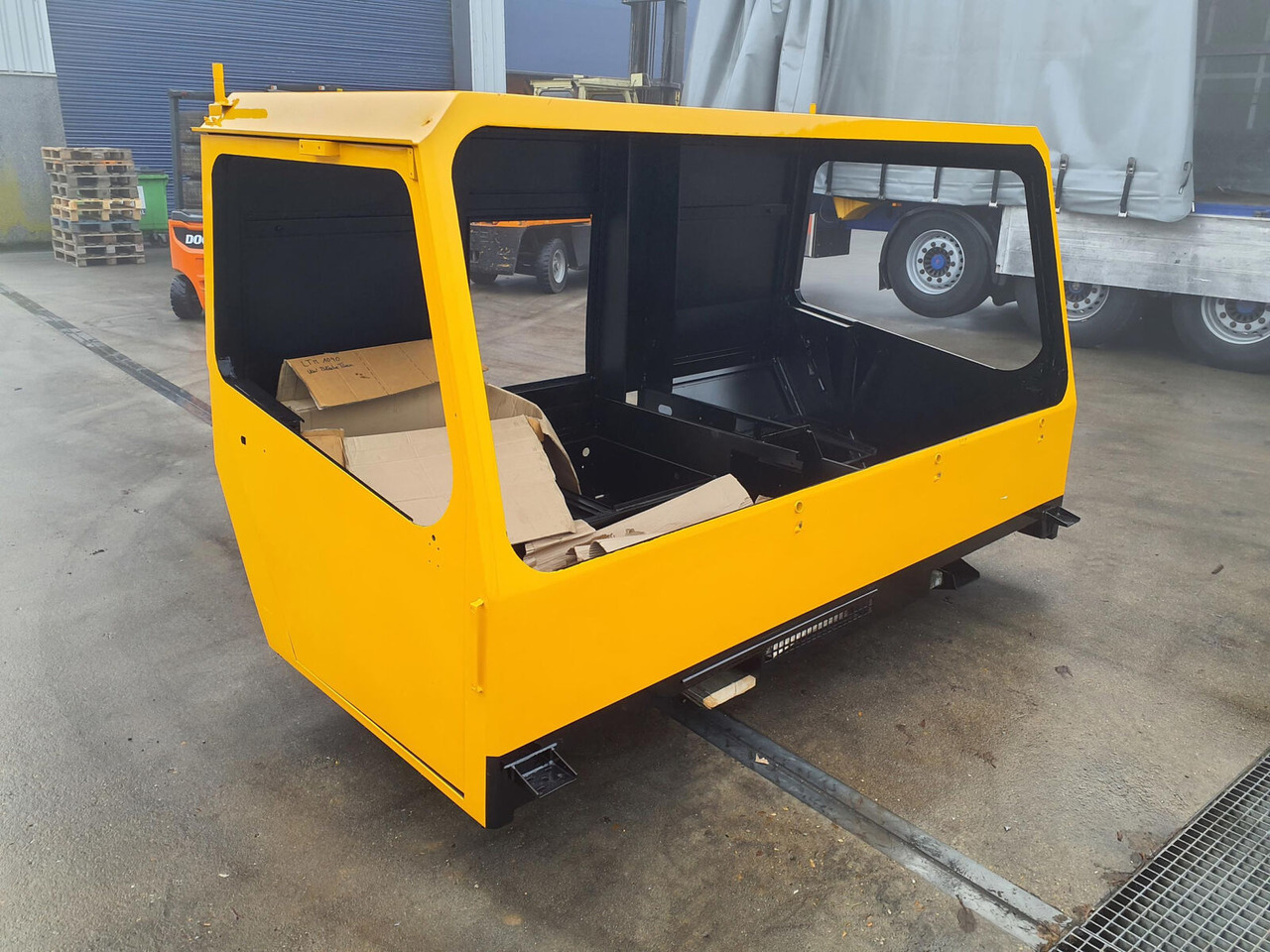 Liebherr LTM 1090 drivers cabin - Cabina para Autogrúa: foto 2 Liebherr LTM 1090 drivers cabin - Cabina para Autogrúa: foto 2