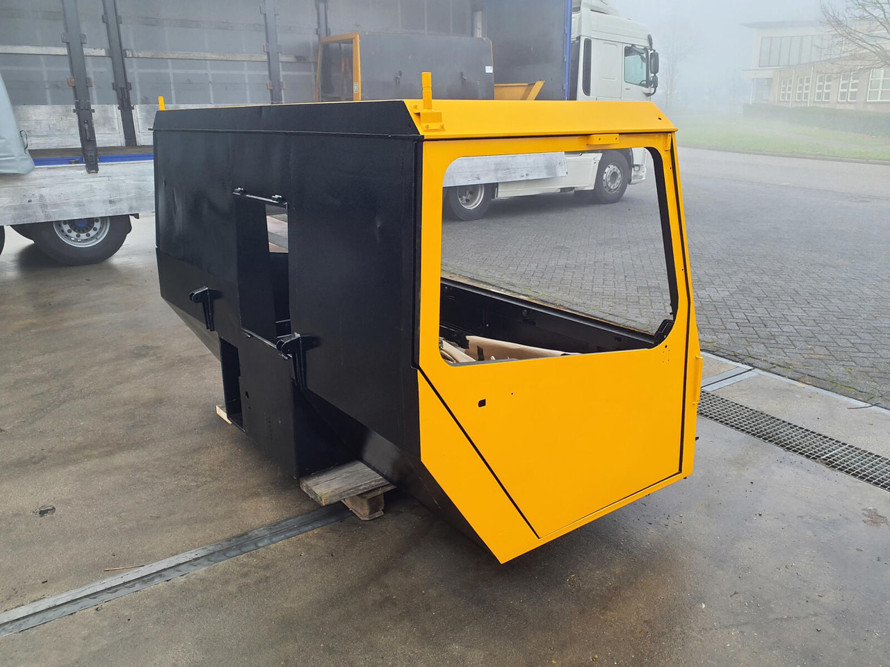 Liebherr LTM 1090 drivers cabin - Cabina para Autogrúa: foto 3 Liebherr LTM 1090 drivers cabin - Cabina para Autogrúa: foto 3